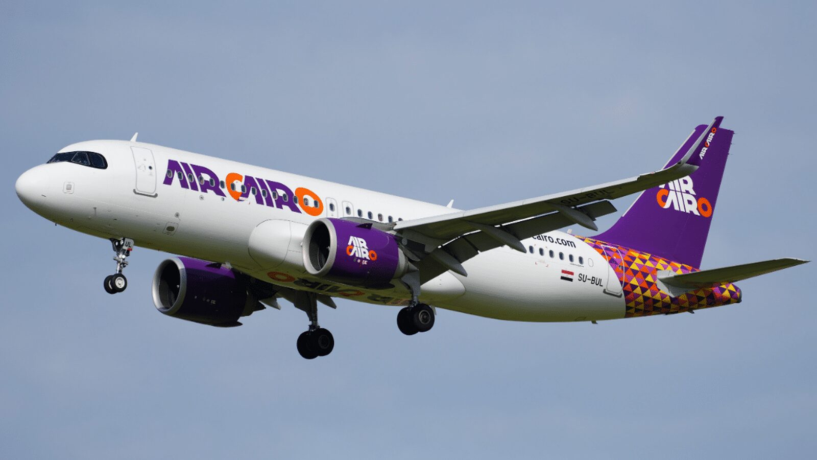 📘Pyramiden bei Nacht – Unvergesslicher Ausflug von El Gouna nach Kairo mit dem Flugzeu.