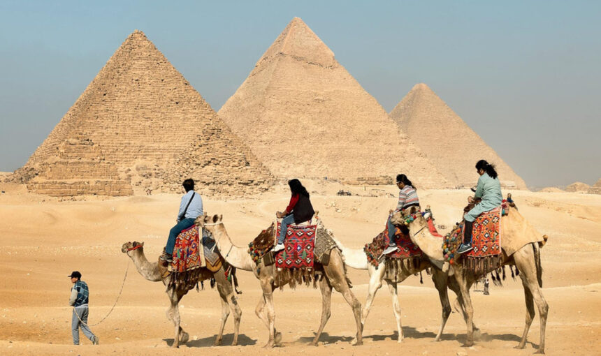 Ausflüge Hurghada Pyramiden: Ihr Tagestrip vom Strand zu den Weltwundern Ausflüge Hurghada Pyramiden: Ihr Tagestrip vom Strand zu den Weltwundern