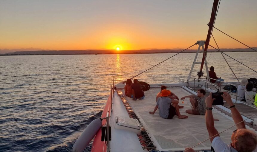 🧭Katamaran-Segeltour ab Hurghada – Entspannung & Abenteuer pur