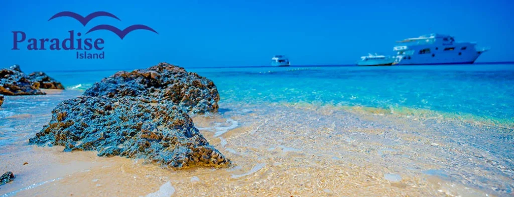 Weißer Sandstrand der Paradise Insel im Roten Meer
