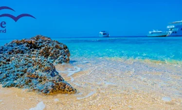 Weißer Sandstrand der Paradise Insel im Roten Meer