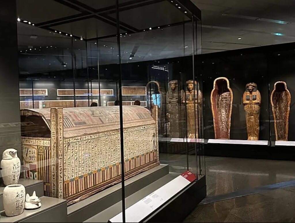 Das große ägyptische Museum in Kairo – Schätze des alten Ägyptens, inklusive Tutanchamuns Artefakte.