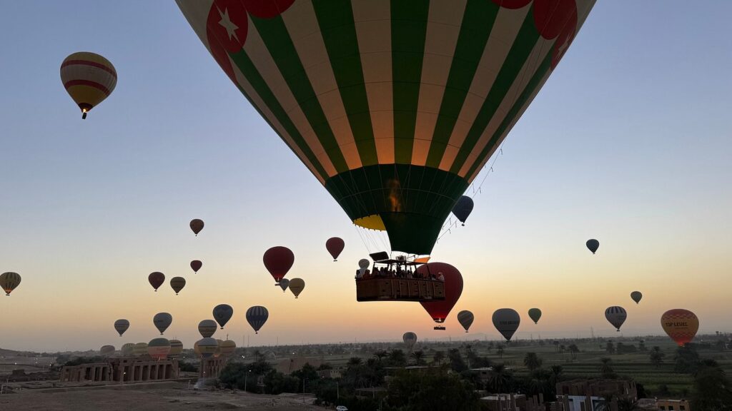 Ballonfahrt Luxor – Heißluftballon über das Tal der Könige bei Sonnenaufgang