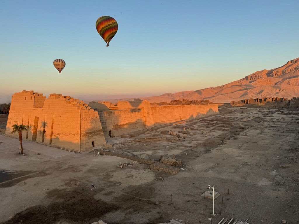 Ballonfahrt Luxor – Heißluftballon über das Tal der Könige bei Sonnenaufgang