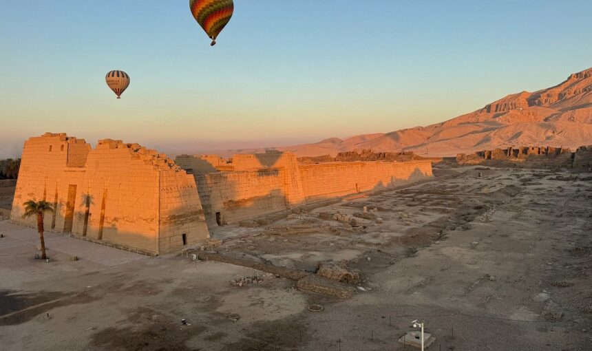 Ballonfahrt Luxor – Heißluftballon Luxor: Die Magie der Stadt der Pharaonen aus der Luft Ballonfahrt Luxor – Heißluftballon Luxor: Die Magie der Stadt der Pharaonen aus der Luft