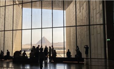 Luxor Pyramiden Ausflug mit dem Flugzeug – Tagesreise von Luxor zu den Pyramiden von Gizeh mit deutschsprachigem Ägyptologen.