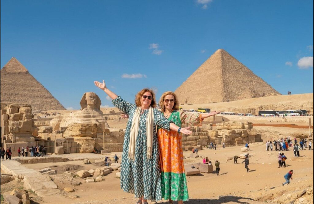 Luxor Pyramiden – häufige Verwechslung, denn die echten Pyramiden stehen in Gizeh bei Kairo, während Luxor für Tempel und das Tal der Könige bekannt ist.