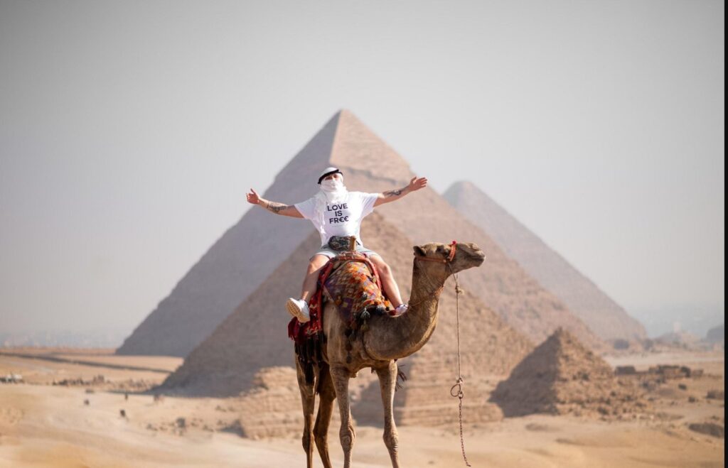 „Es gibt keine echten Pyramiden in Luxor – die berühmten Pyramiden stehen in Gizeh, während Luxor für Tempel und das Tal der Könige bekannt ist.“