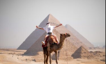 „Es gibt keine echten Pyramiden in Luxor – die berühmten Pyramiden stehen in Gizeh, während Luxor für Tempel und das Tal der Könige bekannt ist.“