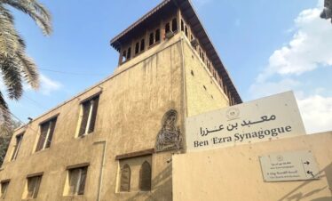 Touristen bei Kairo Sehenswürdigkeiten